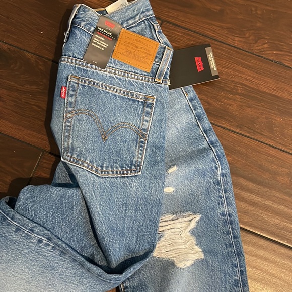 Levi's Premium Wedgie Icon High-Rise Jeans
 in Athens Asleep - Picture 9 of 11